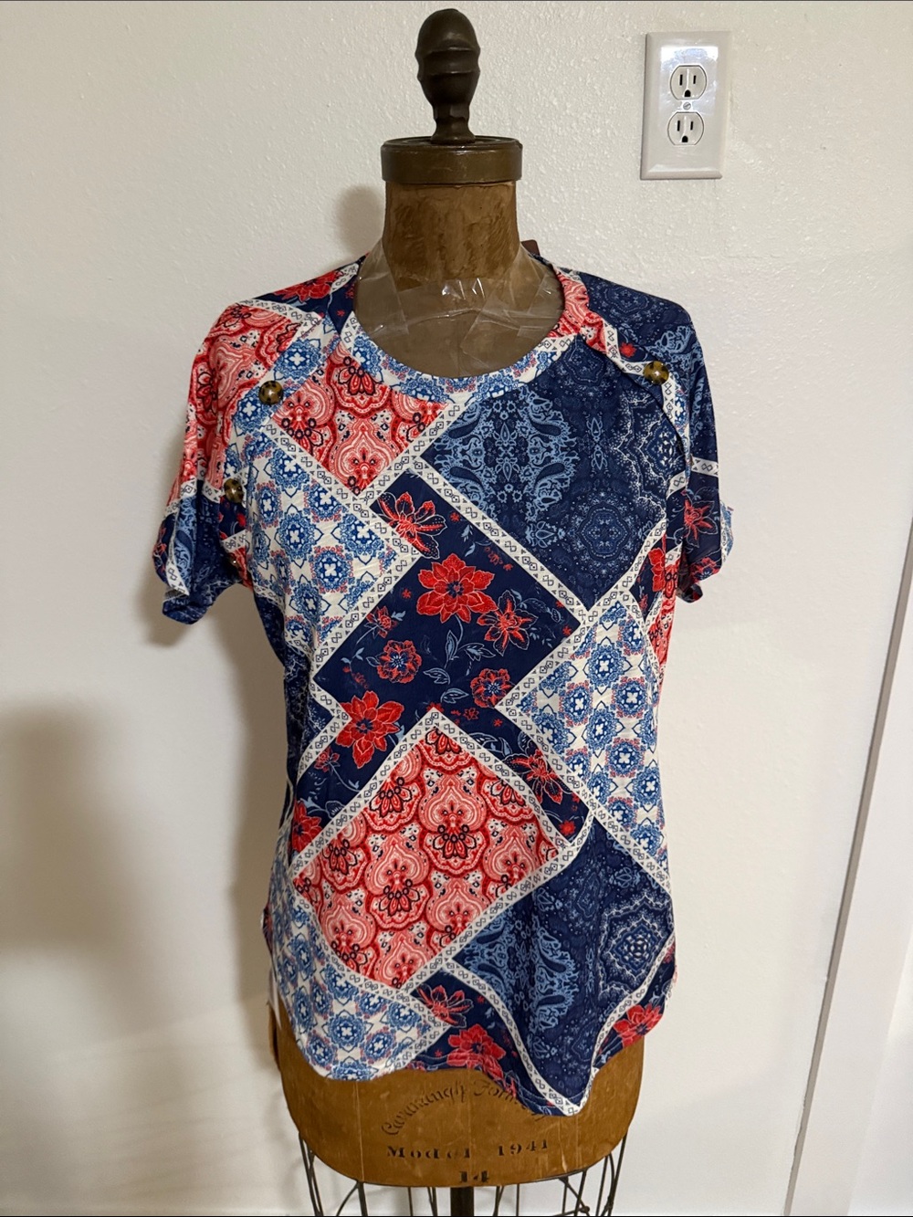 NWT AnneLiese Women's Red & Navy Patchwork Floral Short Sleeve Top Size PL